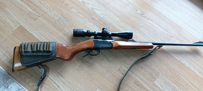 Lovački karabin sa optikom