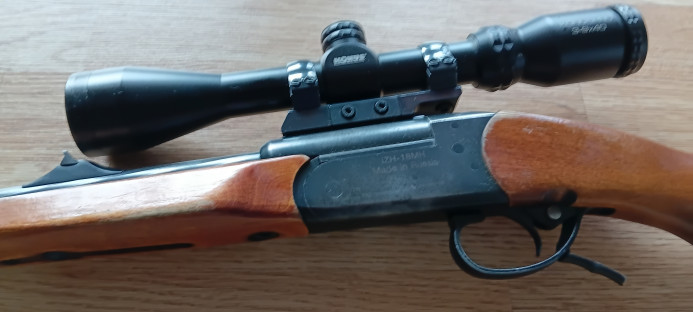 Lovački karabin sa optikom