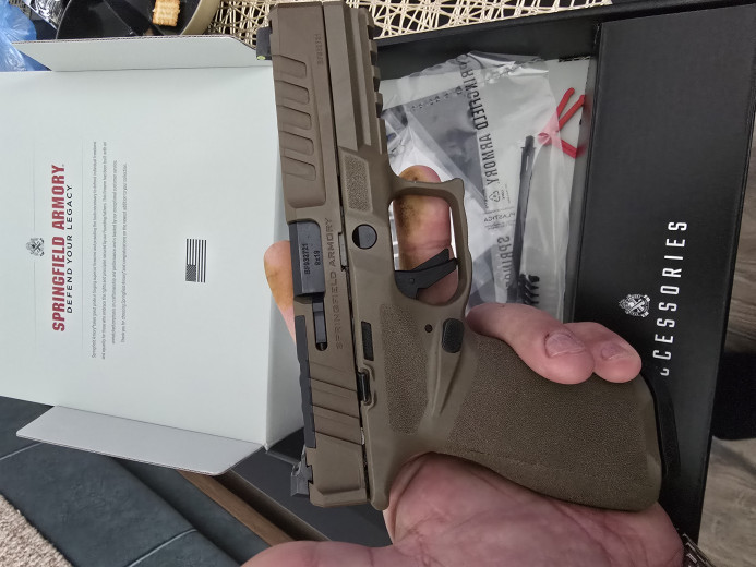Pištolj HS Springfield Echelon 4,5"All FDE U-notch