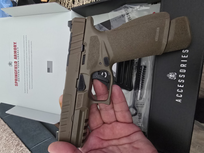 Pištolj HS Springfield Echelon 4,5"All FDE U-notch