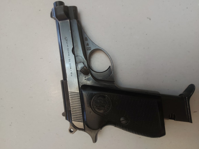 Na prodaju Bereta m70