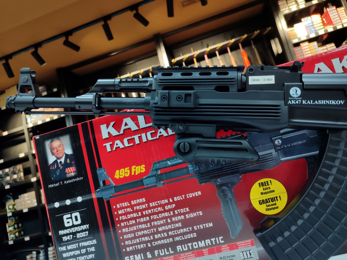 AIRSOFT PUŠKA CYBERGUN KALASHNIKOV AK47 TACTICAL AEG 550 BBS 1,4J