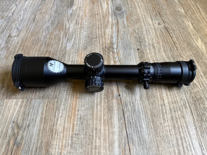 Nightforce NX8 2.5-20x50 F1 MIL-XT ciljnik.