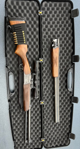 Lovačka kombinovana puška sa rezervnim cijevima.