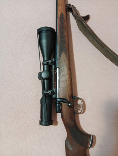 Lovački karabin sa optikom