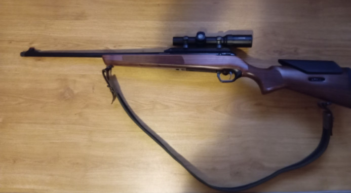 Lovacki karabin da optikom bukvalno nov