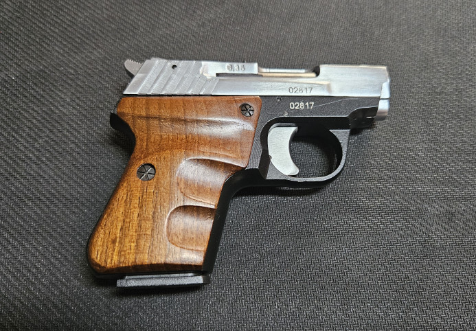 Pištolj Crvena Zastava P 25 Nikl 6,35 mm