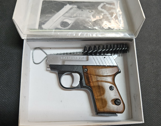 Pištolj Crvena Zastava P 25 Nikl 6,35 mm