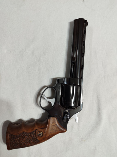 Revolver Zastava M83