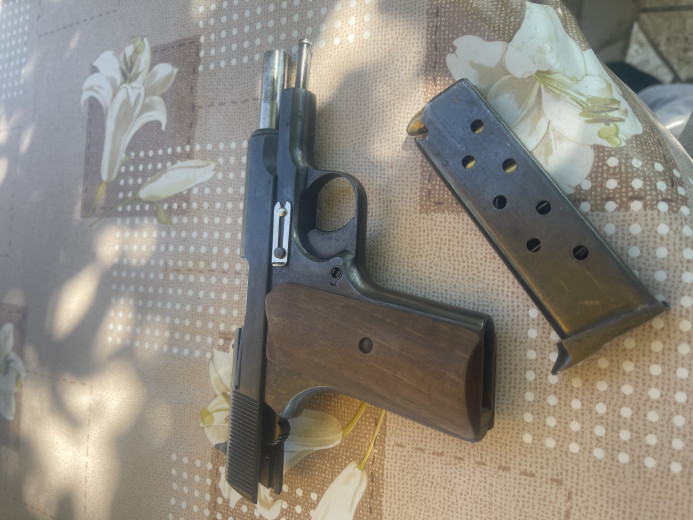 Pistolj crvena zastava 9 mm