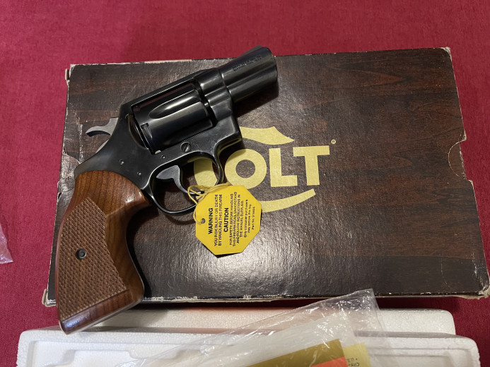Prodajem nov Colt Detective