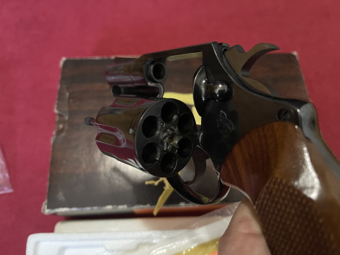 Prodajem nov Colt Detective