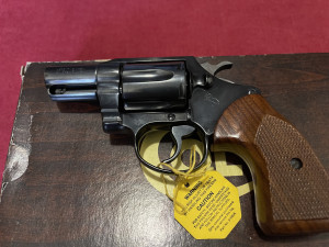 Prodajem nov Colt Detective