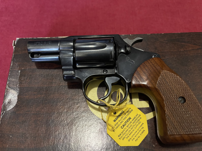 Prodajem nov Colt Detective