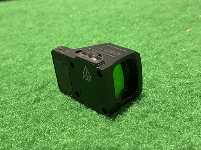 RED DOT NIŠAN HOLOSUN HS507C-X3-RD