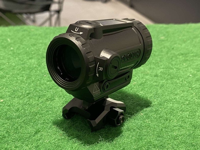 RED DOT NIŠAN HOLOSUN ARO-EVO-RD2
