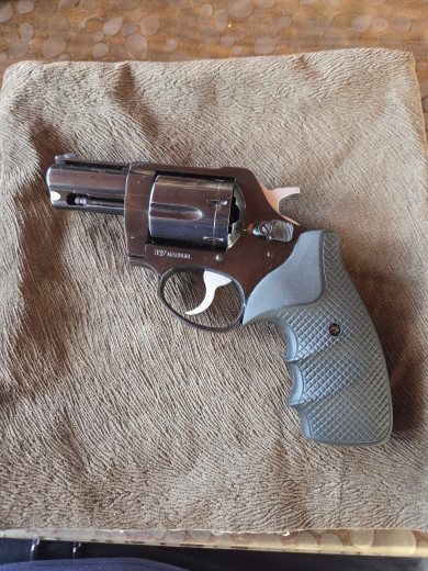 REVOLVER CZ 357 MAGNUM