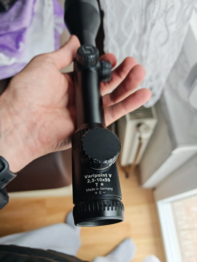 Zeiss varipoint 2.5-10x50 sa crvenom tačkom optika lov
