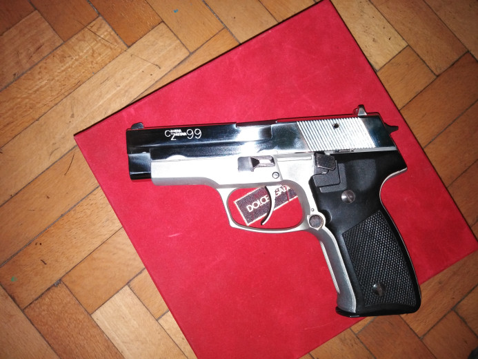 Pištolj CZ99