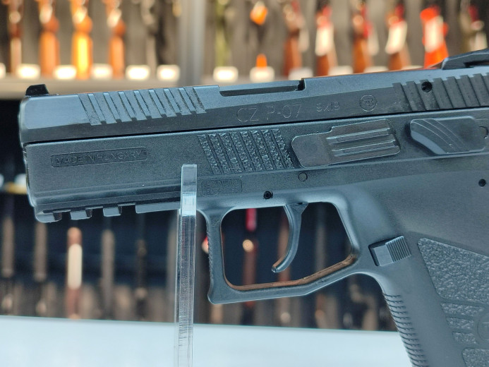 CZ ČEŠKA ZBROJOVKA P-07 9X19