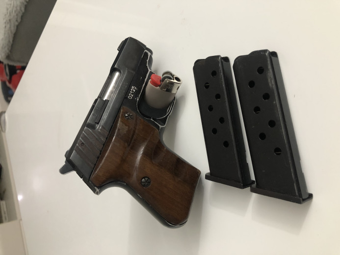 Pistolj 6,35 zastava sa dva okvira