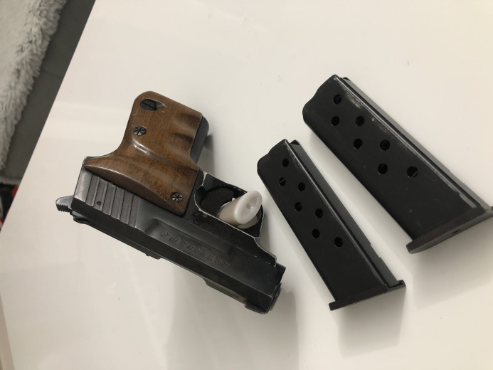 Pistolj 6,35 zastava sa dva okvira