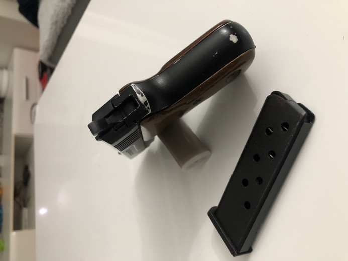 Pistolj 6,35 zastava sa dva okvira