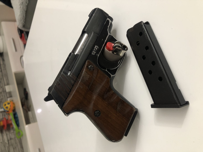 Pistolj 6,35 zastava sa dva okvira