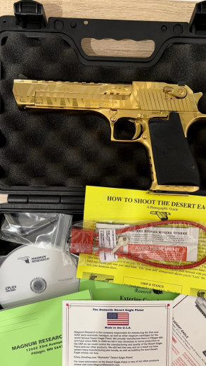 MAGNUM RESEARCH Desert Eagle 50AE, Titanium Gold W/ Tiger Stripes
