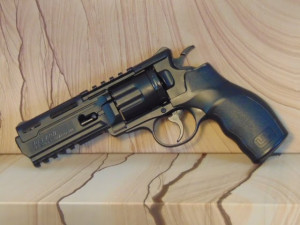 Umarex Tornado ili Elite Force