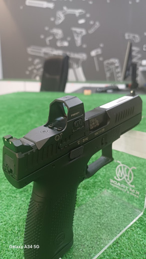 Pištolj P-10 C OR