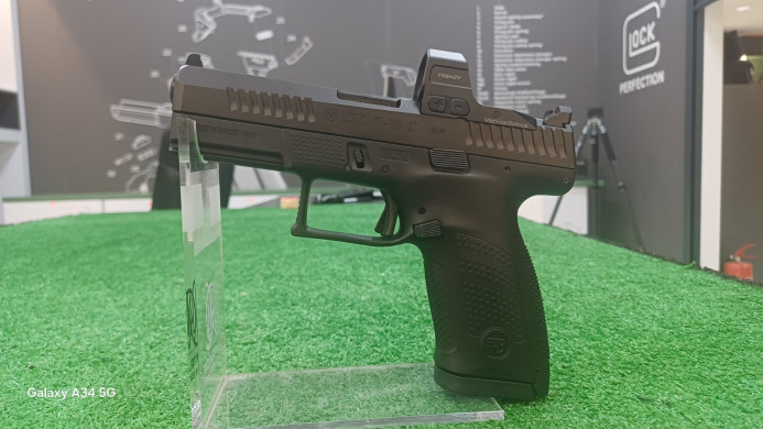 Pištolj P-10 C OR