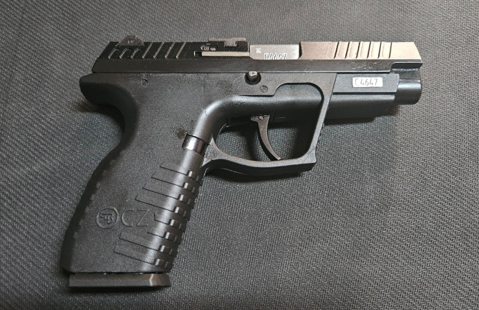 Pištolj Češka Zbrojovka M-100 9x19 mm