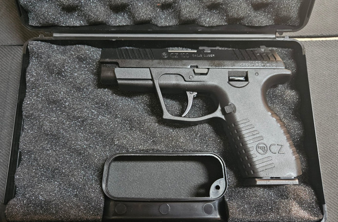 Pištolj Češka Zbrojovka M-100 9x19 mm