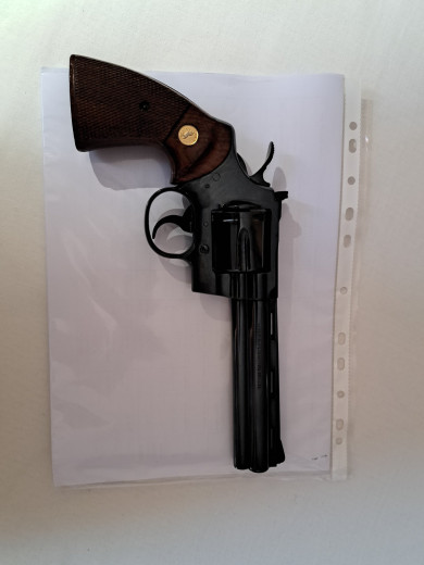 Colt Python blued 6 in