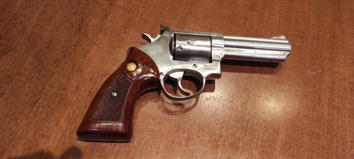 KUPUJEM Revolver