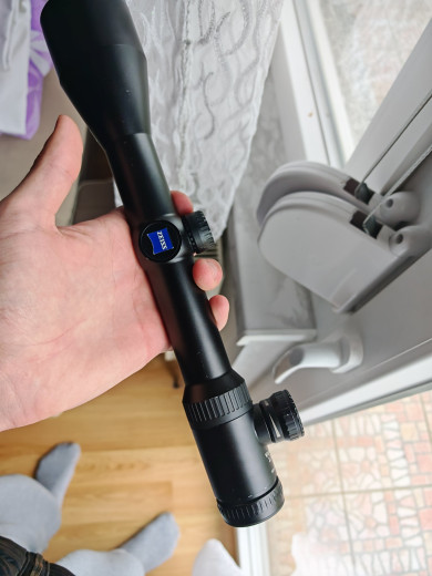 Zeiss Varipoint V 2.5-10x50 sa crvenom tačkom