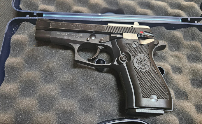 Pištolj Beretta M-84 FS cal.9 mm Short