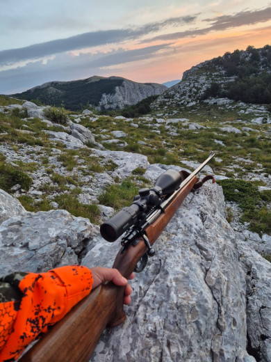 Karabin crvena zastava 7x64 i optika Hawke vantage 3x12x56