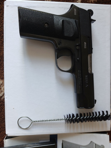 Pištolj zastava 9mm para