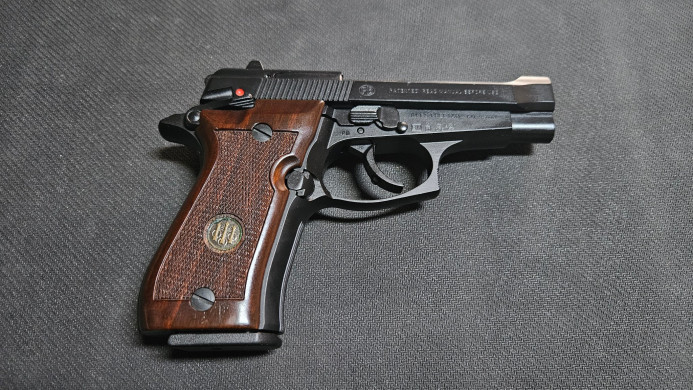 Pistolj Beretta 84 FS 9 mm Short