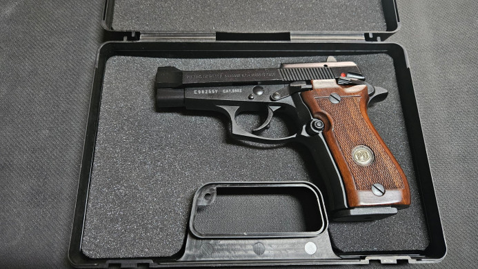 Pistolj Beretta 84 FS 9 mm Short