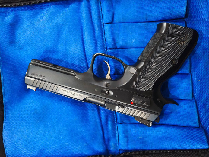 Cz Shadow 2
