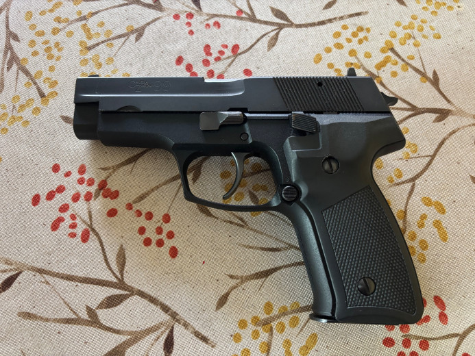 pistolj CZ 99