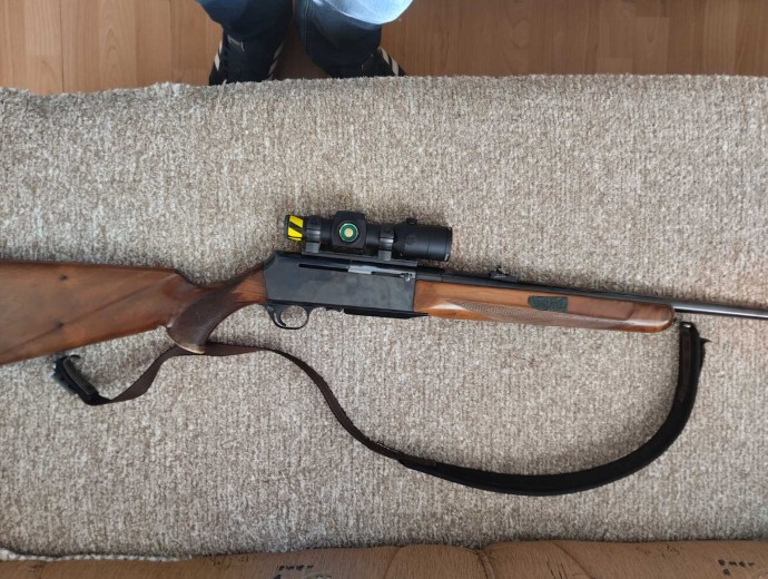 Browning bar poluautomat