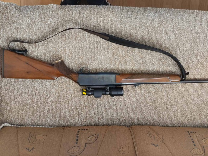 Browning bar poluautomat